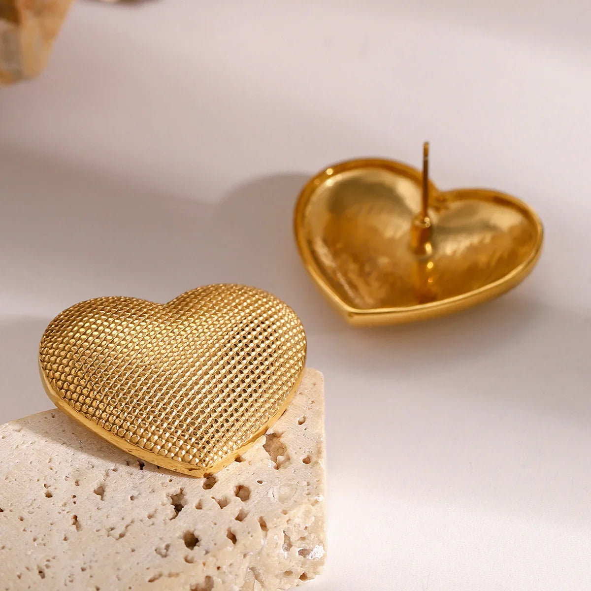[Royal&Vicky]Cecelia Textured Heart Earrings