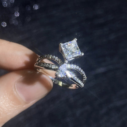 [Royal&Vicky]ELEGANT DOUBLE-TWISTED MOISSANITE RING