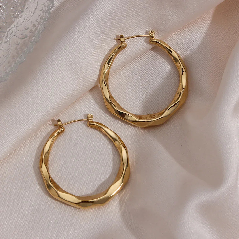 {"Royal&Vicky":"Royal&Vicky","Aire Hoop Earrings":"エアー・フープピアス"}