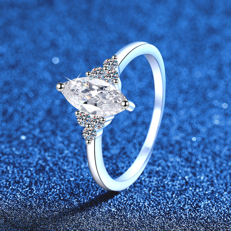 [Royal&Vicky]ELEGANT MARQUISE CUT MOISSANITE RING WITH SIDE ACCENTS