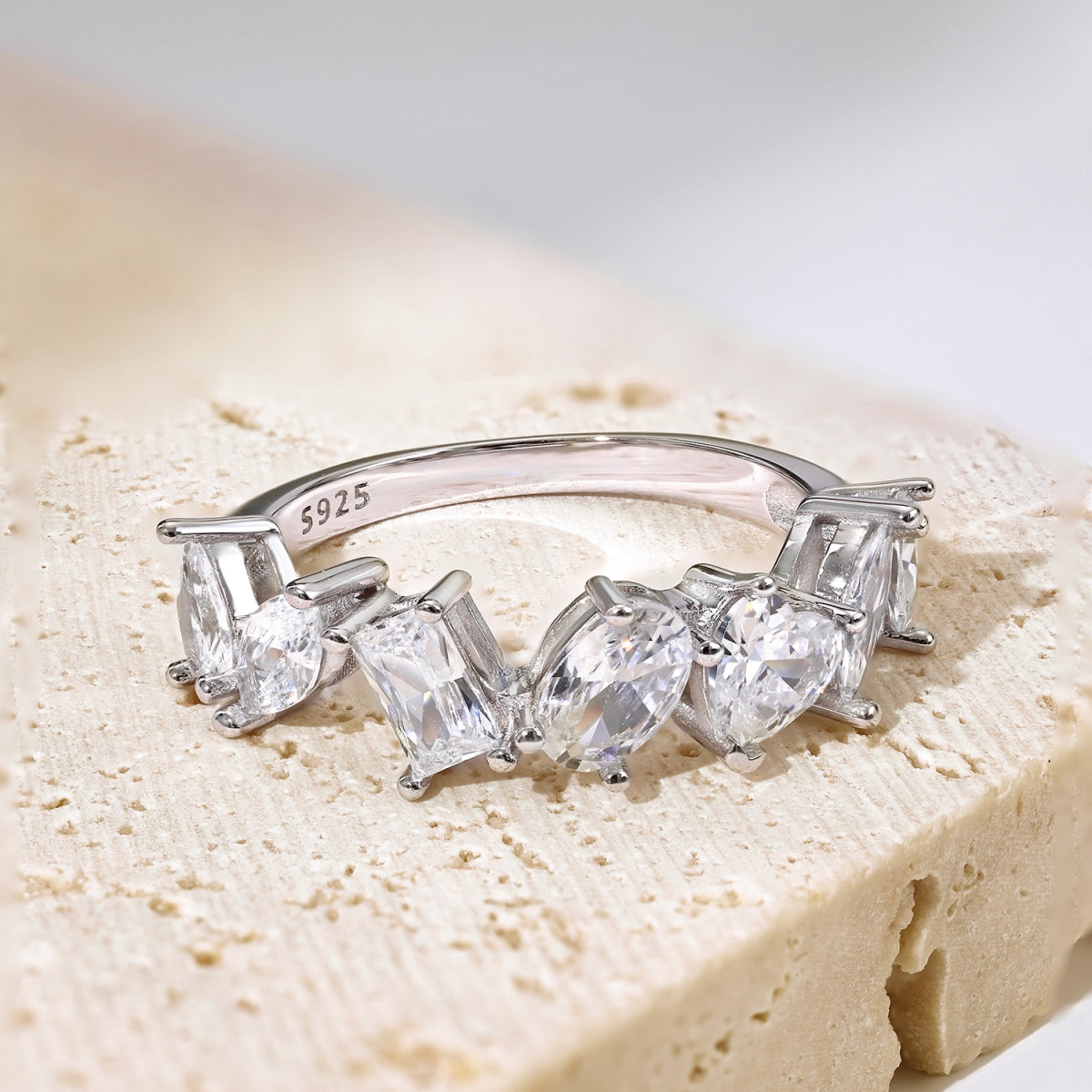 [Royal Jewellery]Delicate Multi Cut Ring