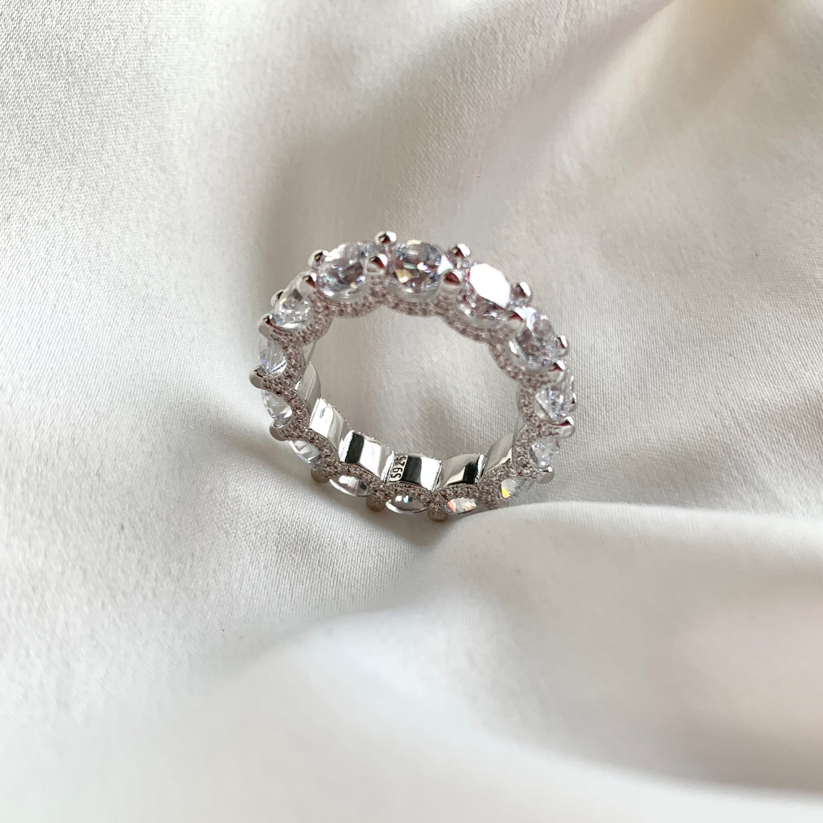 [Royal Jewellery]Gorgeous Round Cut Tennis Ring