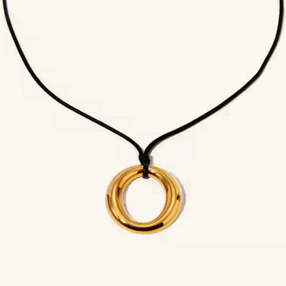 {
  "Royal&Vicky": "Royal&Vicky",
  "Evanna Ring Pendant": "エヴァンナ リングペンダント"
}