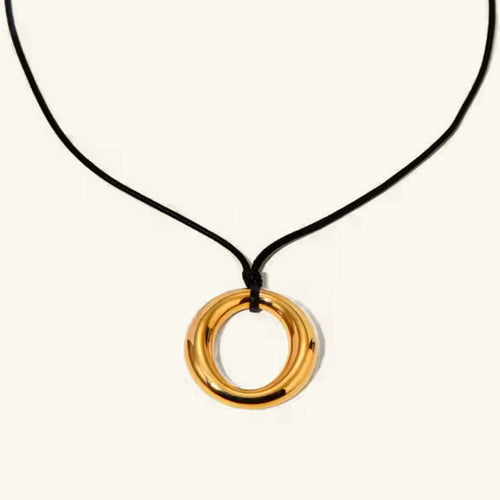 {
  "Royal&Vicky": "Royal&Vicky",
  "Evanna Ring Pendant": "エヴァンナ リングペンダント"
}
