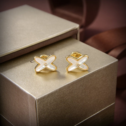 [ROYAL]JEUX DE WHITE MOP GOLD DIAMOND EARRINGS