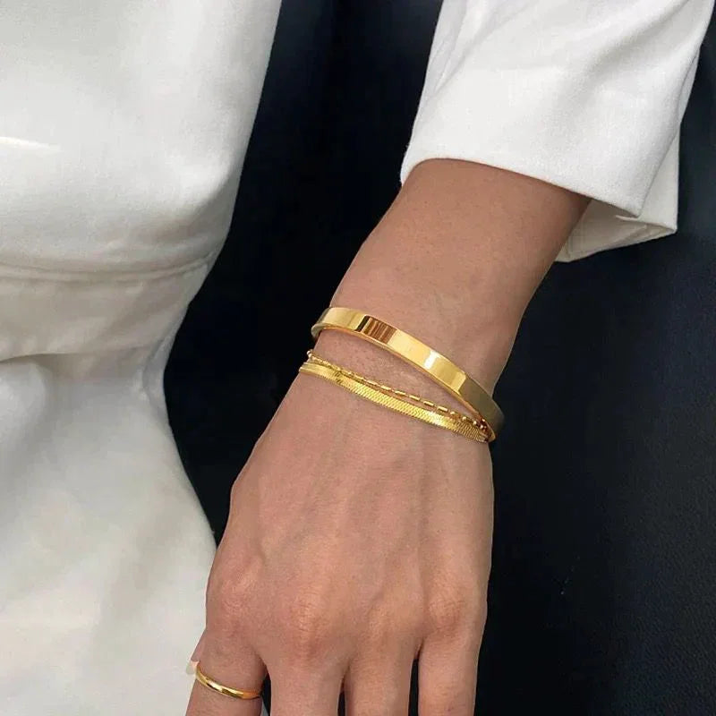 {
  "Royal&Vicky": "Royal&Vicky",
  "Evelyn Adjustable Cuff Bracelet": "エヴリン アジャスタブル カフブレスレット"
}