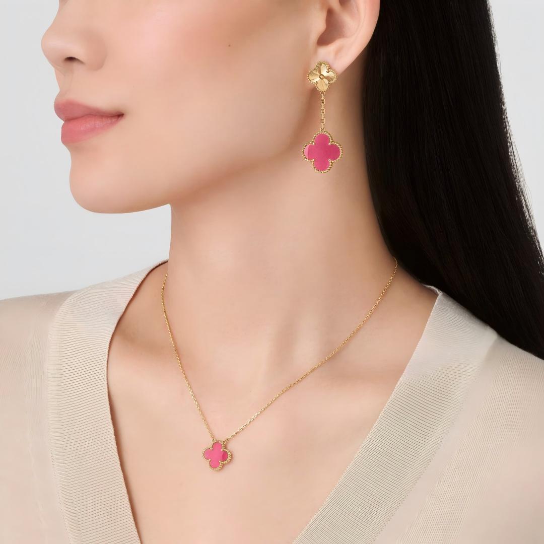 [Royal Jewellery] NEW CLOVER 2 MOTIF PINK ENAMEL EARRINGS