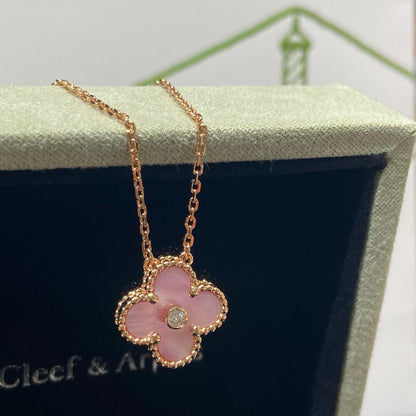 [Royal Jewellery]CLOVER 15MM DIAMOND PINK MOP NECKLACE