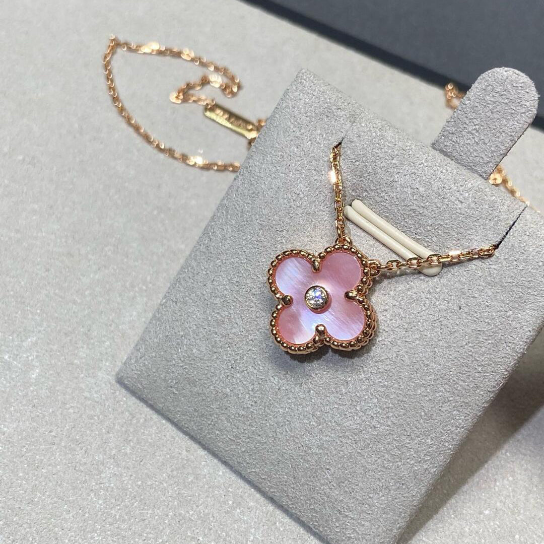 [Royal Jewellery]CLOVER 15MM DIAMOND PINK MOP NECKLACE