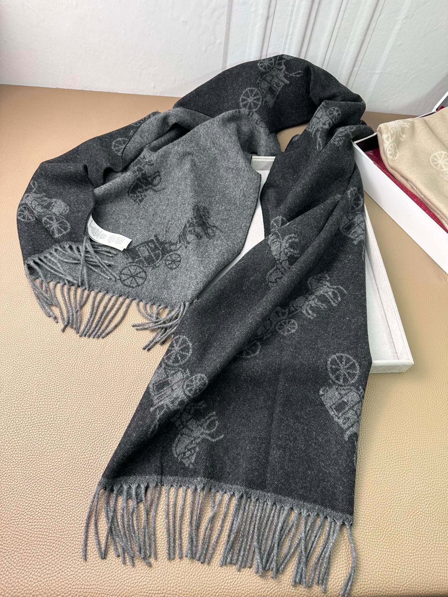 HORSE & CARRIAGE PRINT SCARF 195 CM IN BLACK WOOL 375242