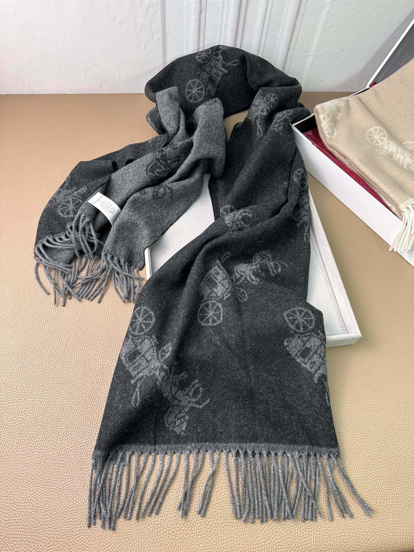 HORSE & CARRIAGE PRINT SCARF 195 CM IN BLACK WOOL 375242