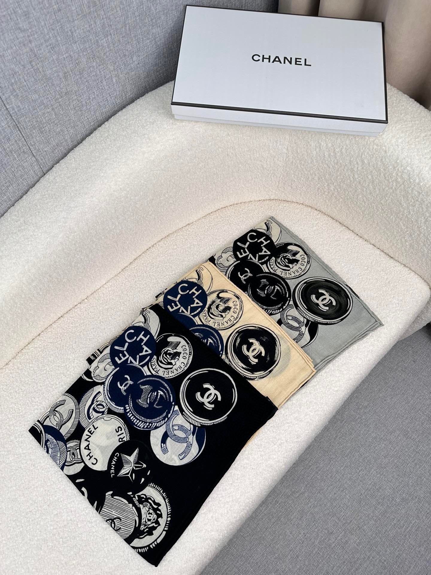 SQUARE SCARF 70 CM IN BLACK MIX WHITE CASHMERE AND SILK 399802