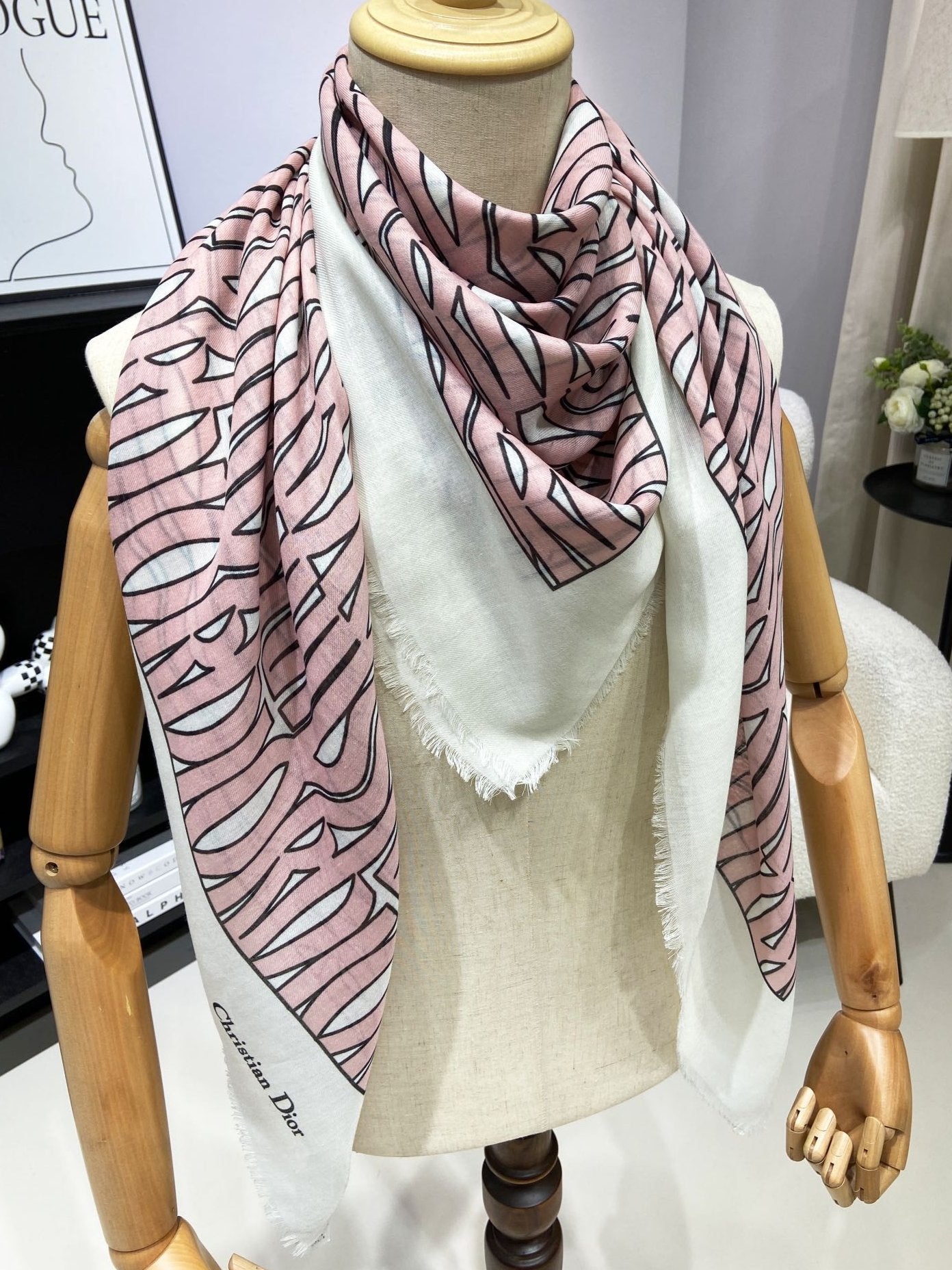 MISS DIOR ALLOVER SHAWL 140 CM IN PALE PINK MIX WHITE SILK CASHMERE 411631