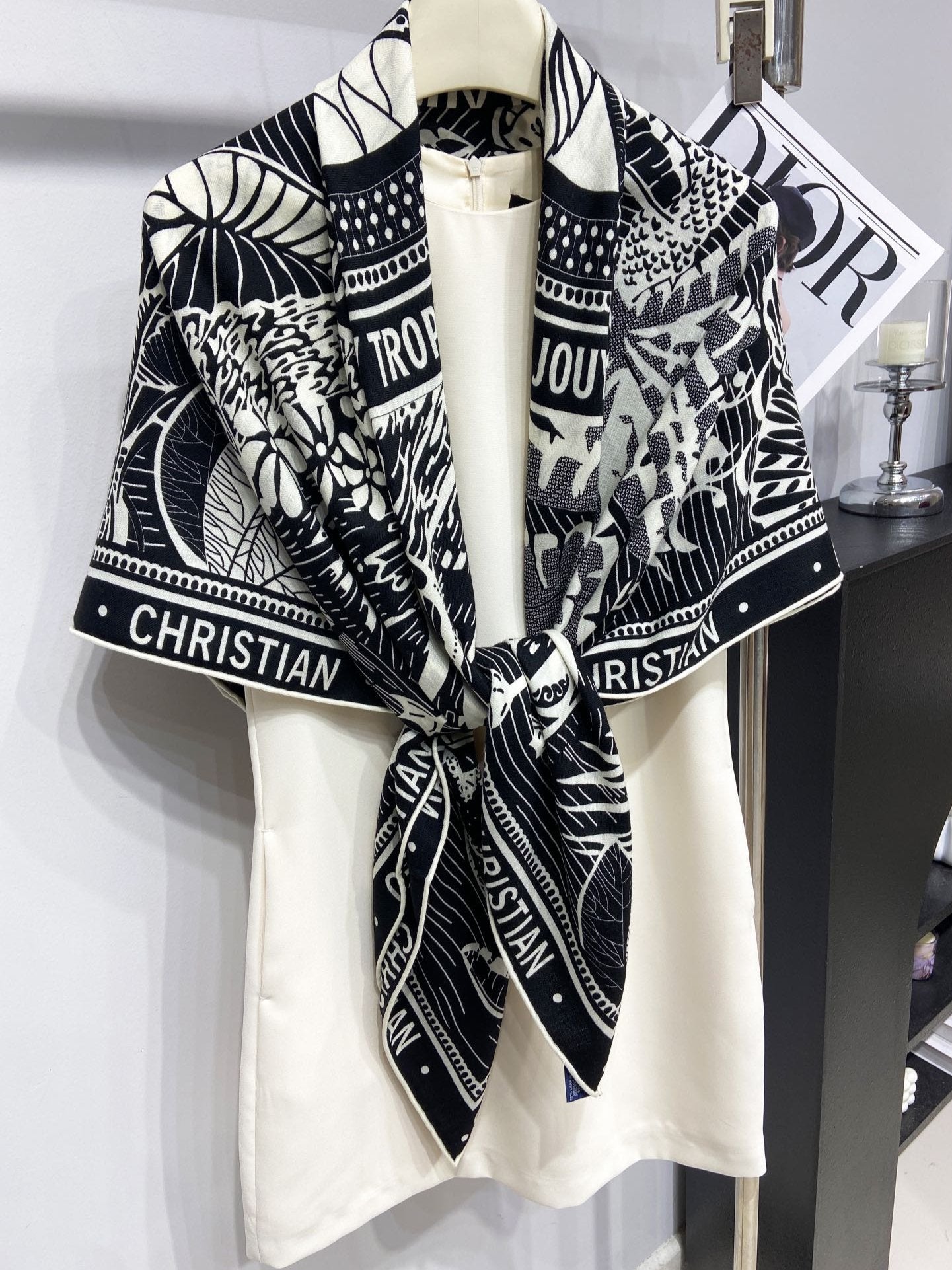 SQUARE SCARF 140 CM IN BLACK MIX WHITE MONOGRAM WOOL AND SILK 415109