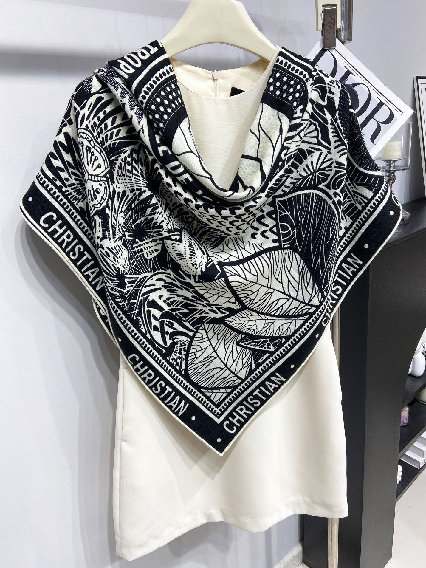 SQUARE SCARF 140 CM IN BLACK MIX WHITE MONOGRAM WOOL AND SILK 415109