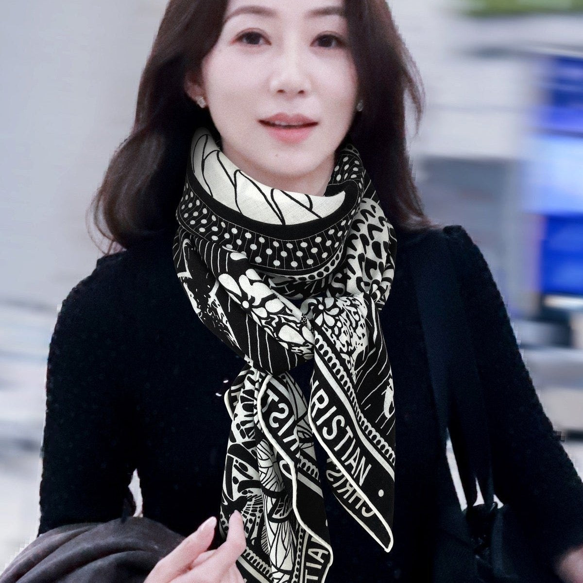 SQUARE SCARF 140 CM IN BLACK MIX WHITE MONOGRAM WOOL AND SILK 415109