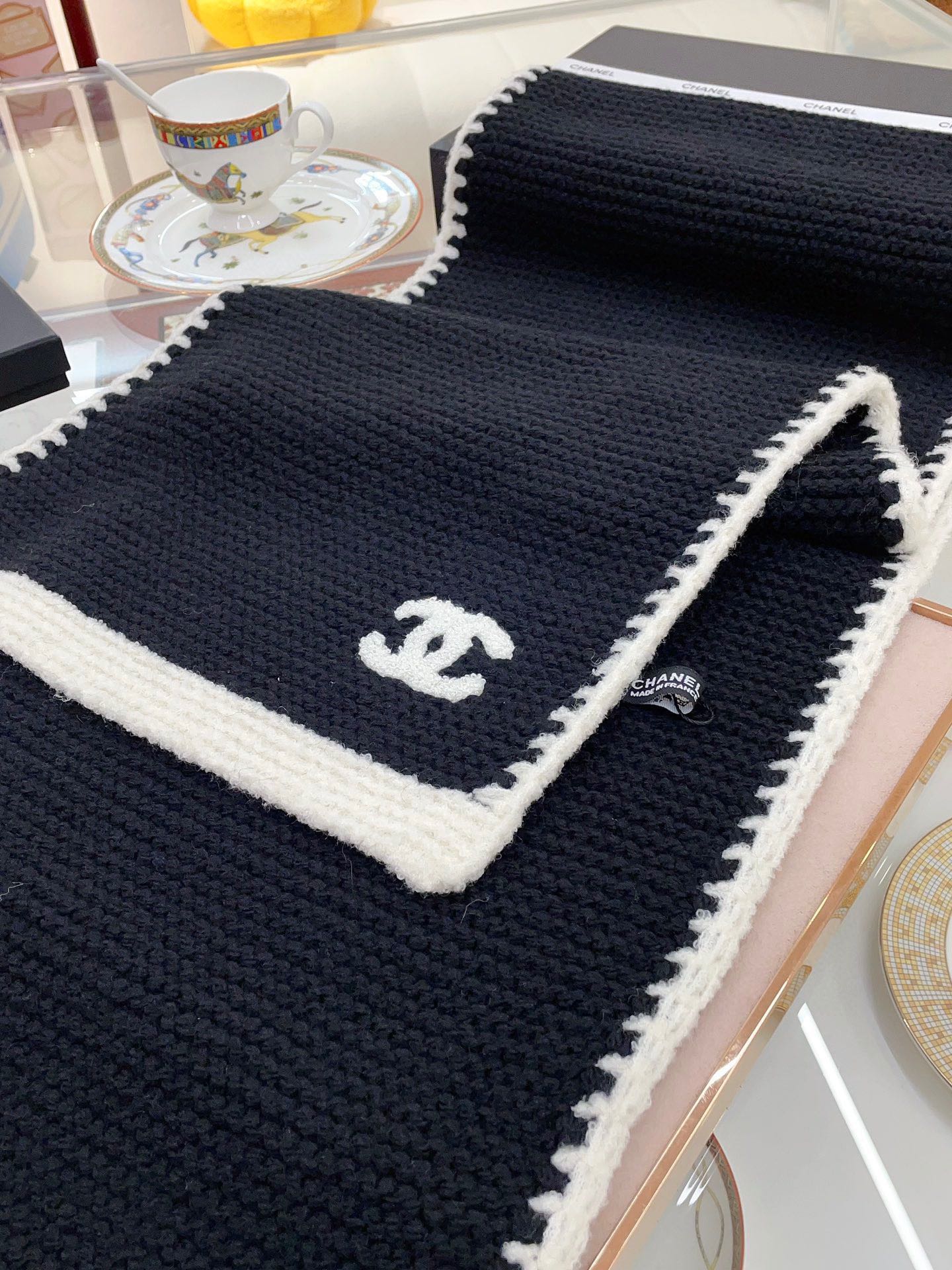 KNIT SCARF 200 CM IN BLACK CASHMERE WITH WHITE LOGO 383910