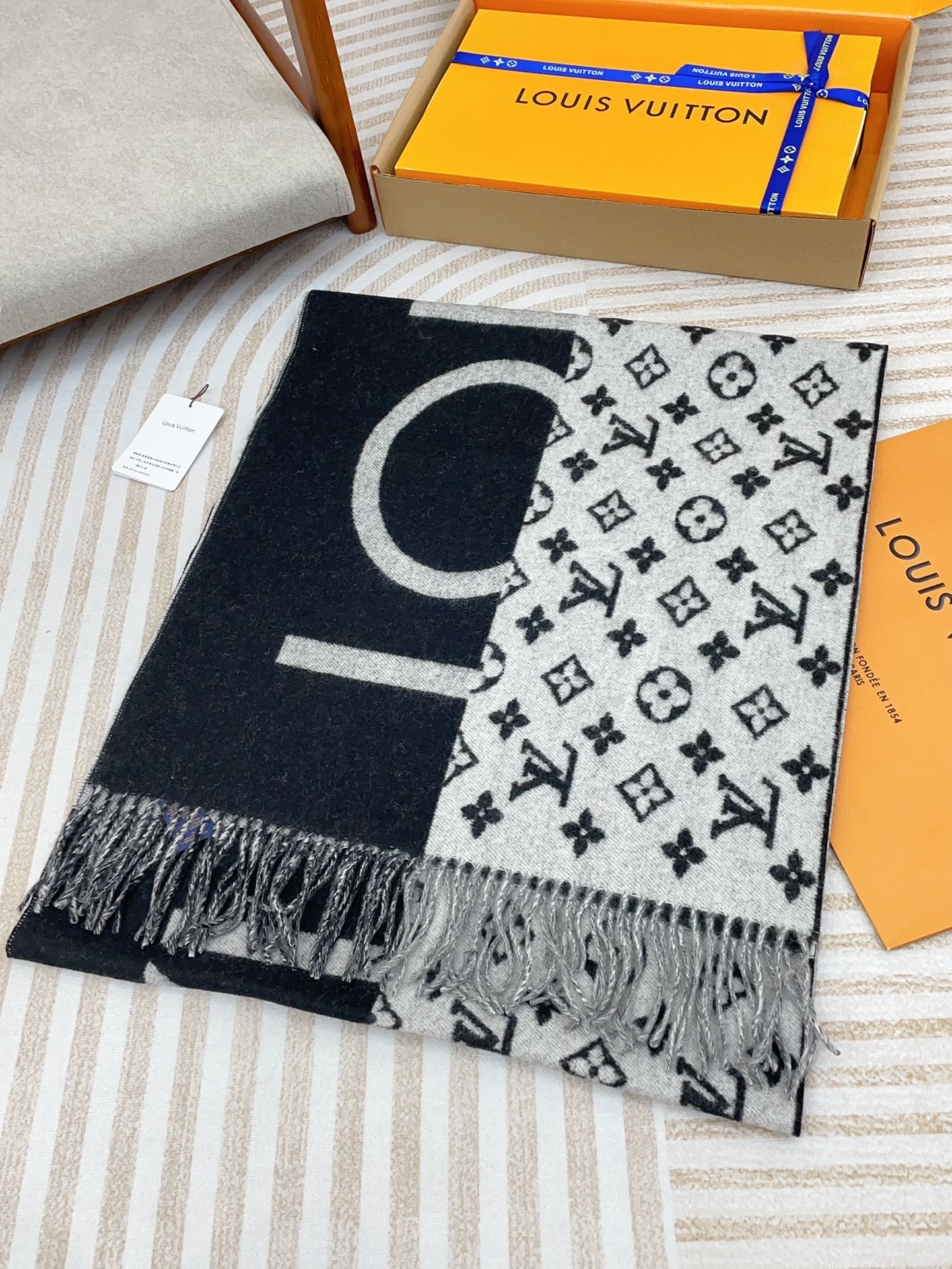 MONOGRAM SCARF 210 CM IN BLACK MIX WHITE CASHMERE 398283