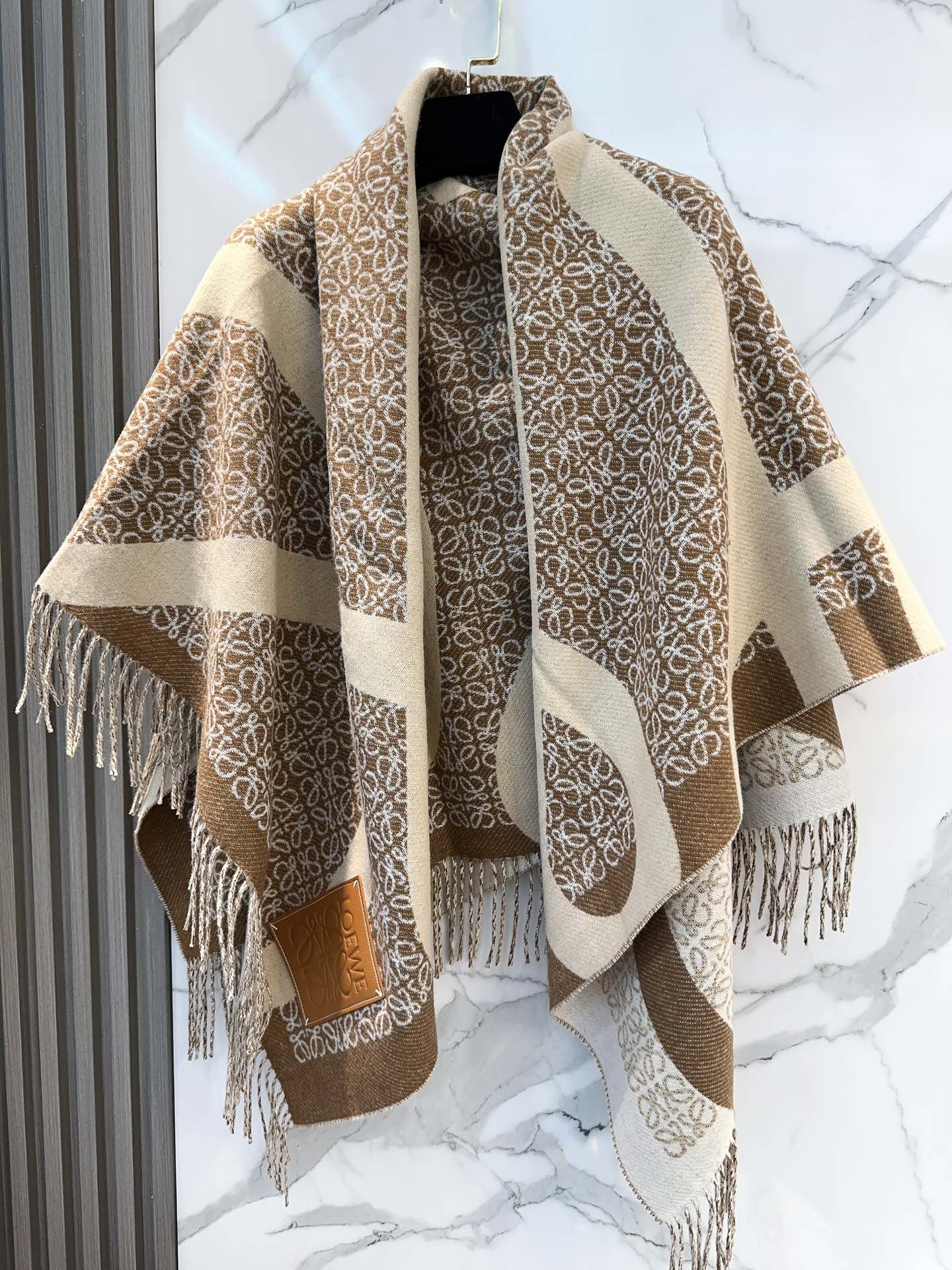 ANAGRAM WOOL JACQUARD BLANKET SHAWL 140 CM CAMEL BEIGE 413661