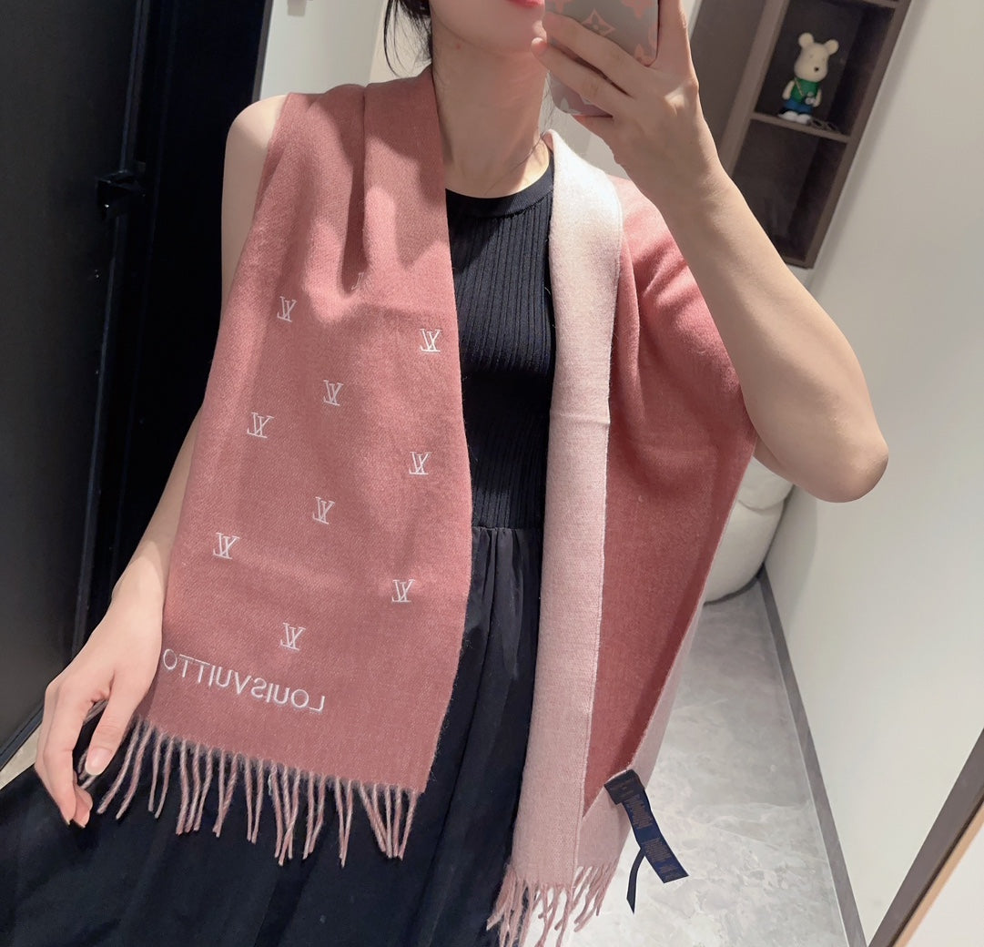 SCARF 190 CM IN SALMON PINK CASHMERE WITH WHITE LOGO 396328