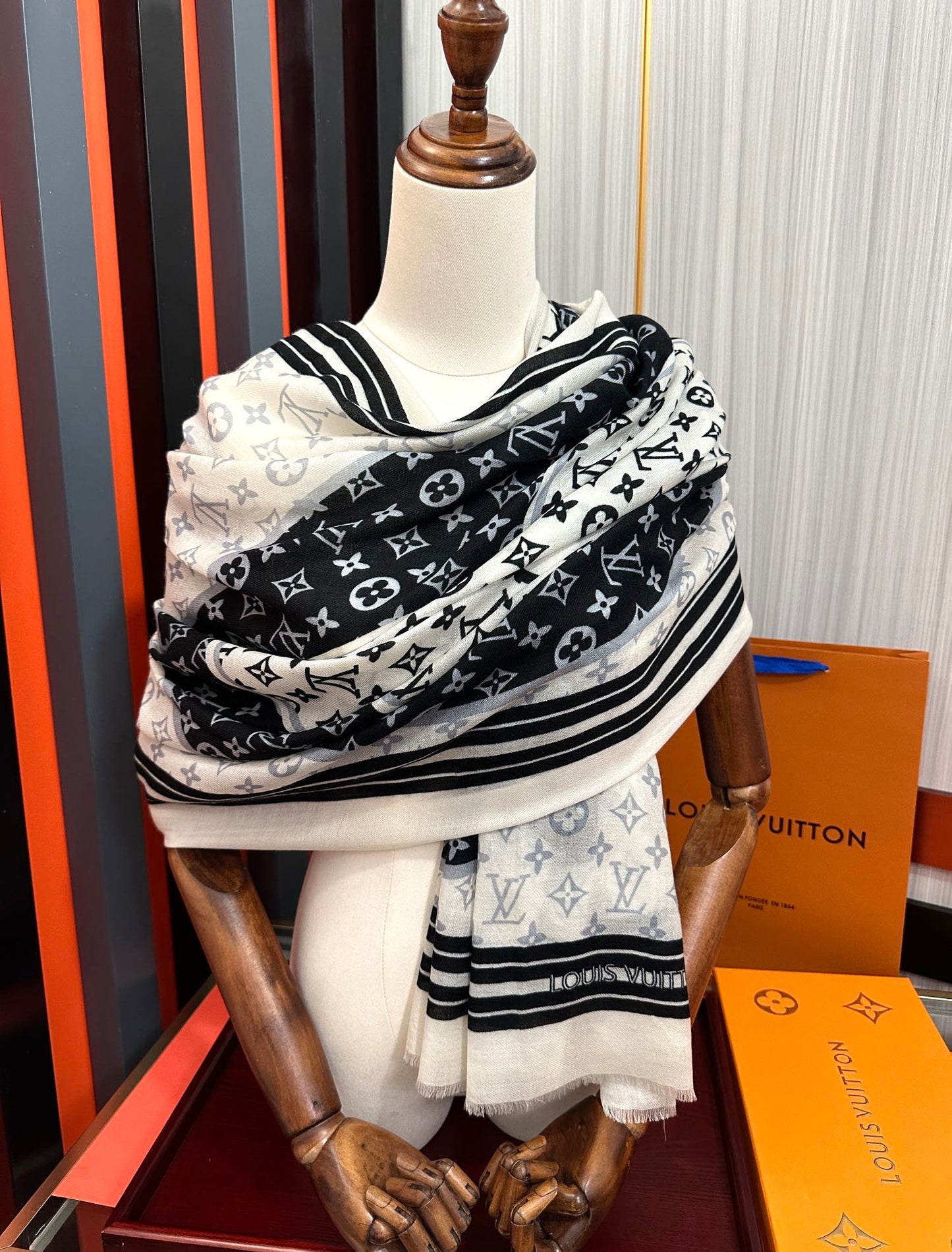 SCARF 200 CM IN BLACK MIX WHITE CASHMERE 400032