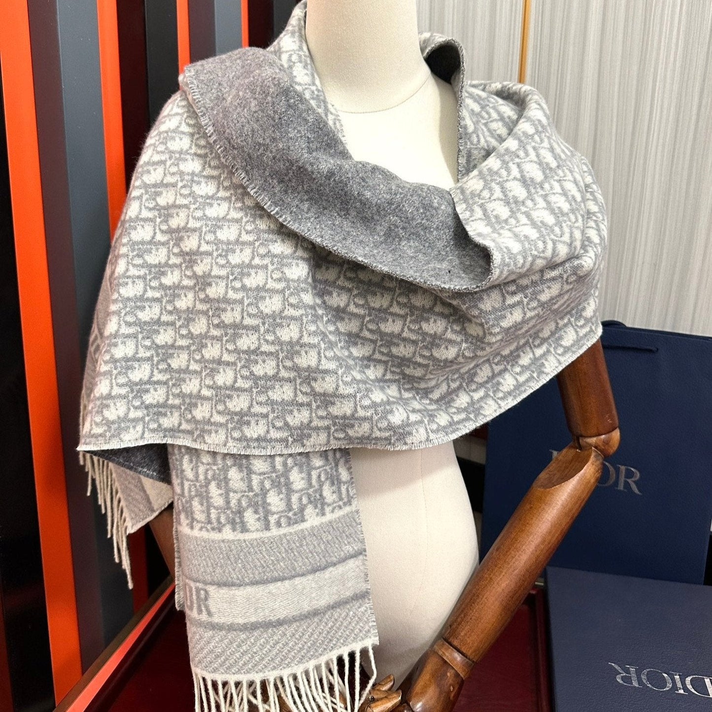 OBLIQUE 190 CM SCARF IN LIGHT GREY TECHNICAL CASHMERE 415487