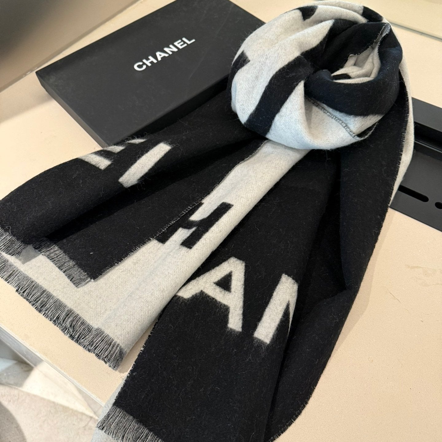 SCARF 200 CM IN BLACK MIX WHITE CASHMERE AND WOOL 401299