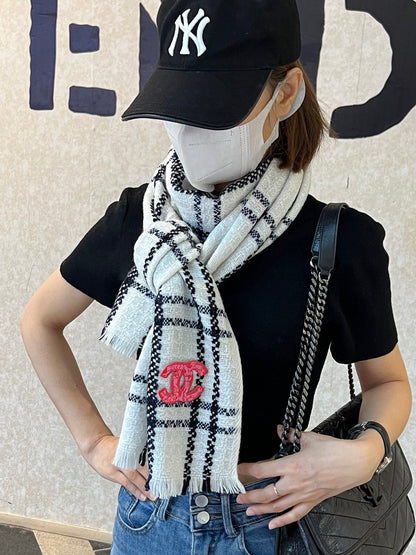 SCARF 190 CM IN WHITE MIX BLACK CASHMERE WITH RED LOGO 396472