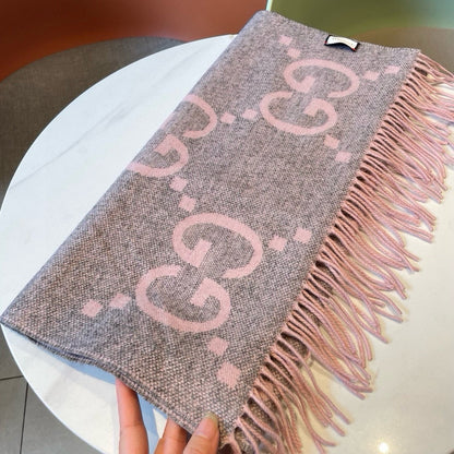 GG JACQUARD PATTERN KNIT SCARF 195 CM WITH TASSELS HARBOR GRAY MIX LIGHT PINK 403748