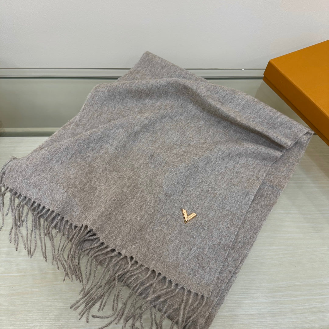 SCARF 200 CM IN PALE GRAY CASHMERE WITH GOLD LOGO 393102