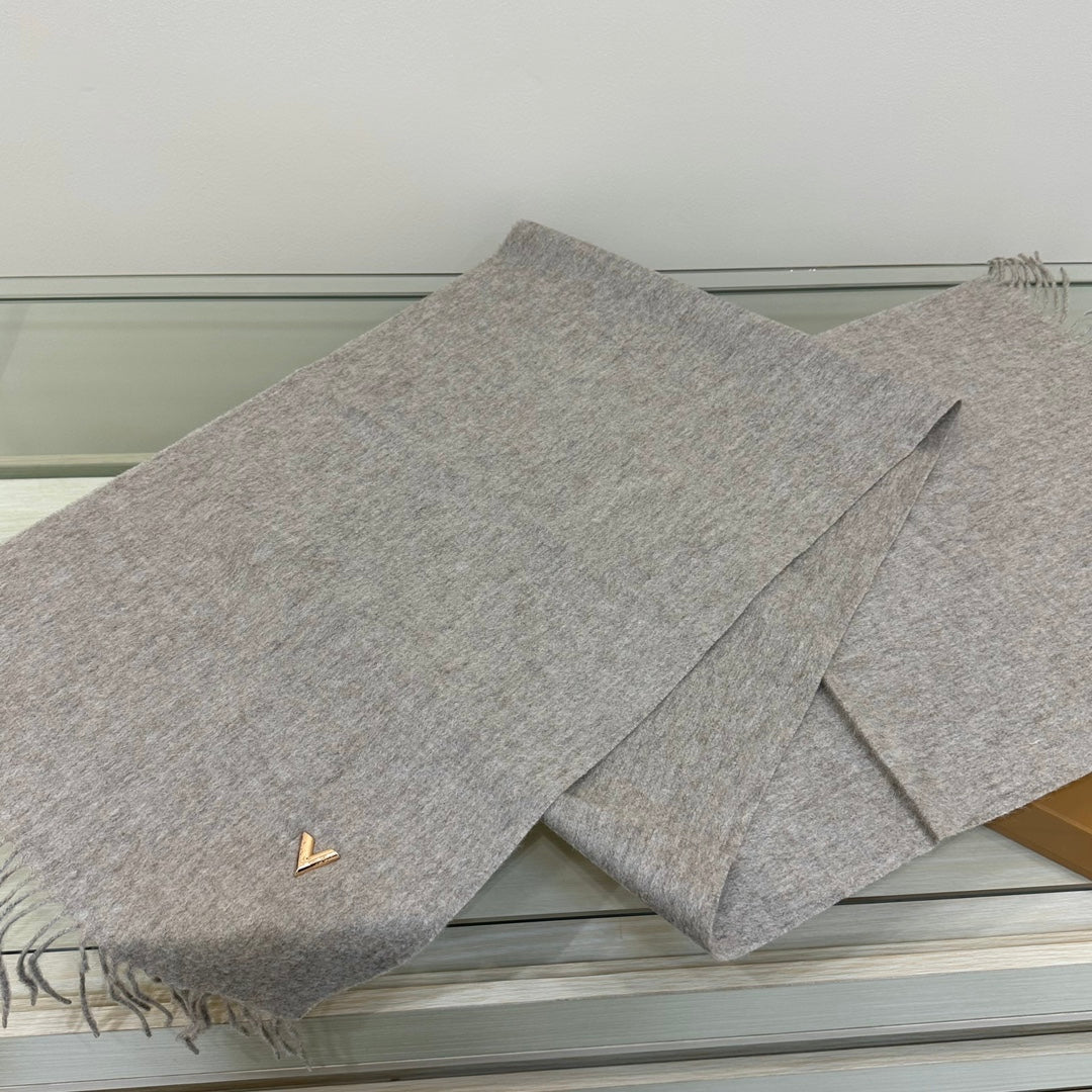 SCARF 200 CM IN PALE GRAY CASHMERE WITH GOLD LOGO 393102