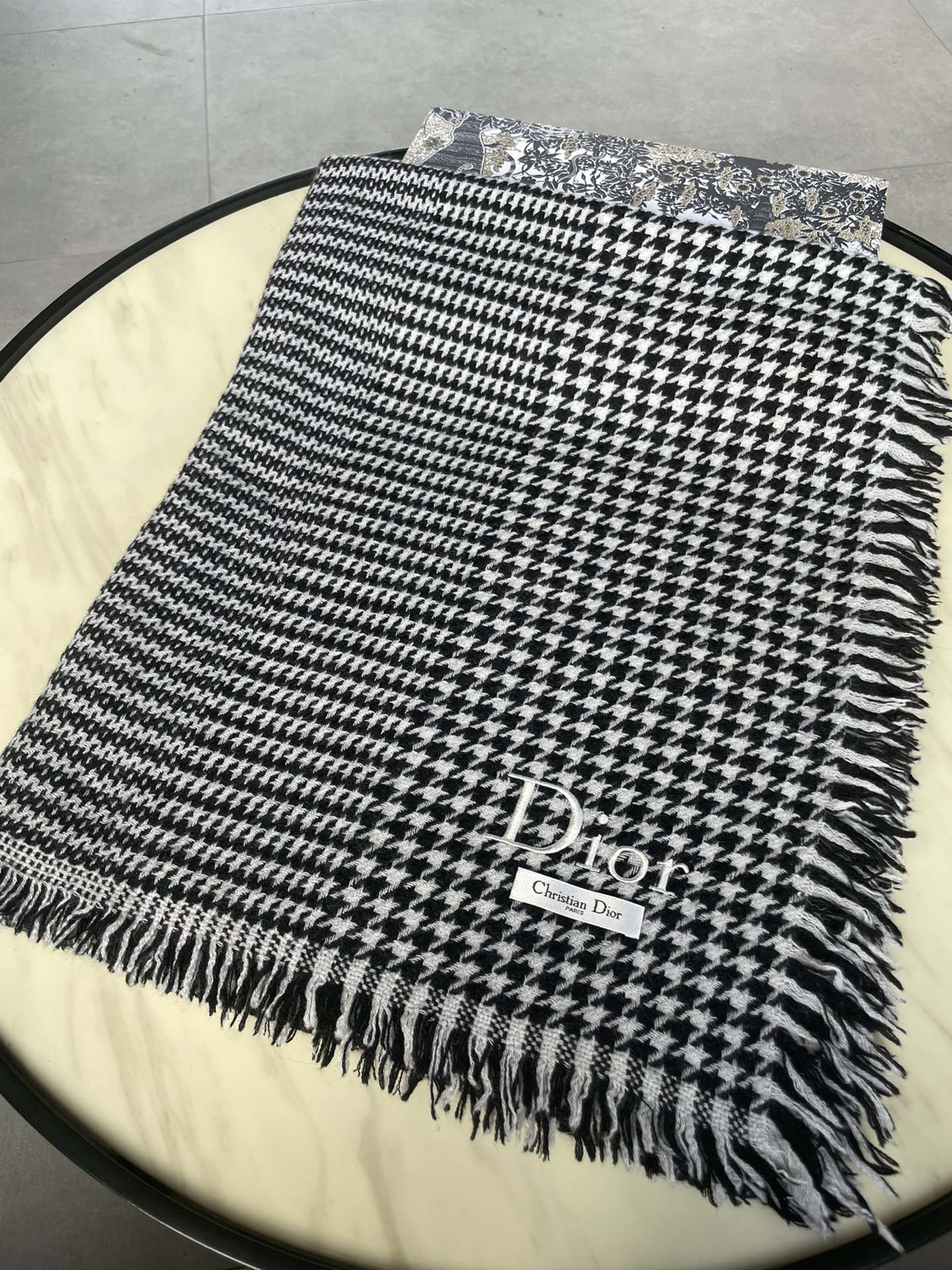 HOUNDSTOOTH SCARF 200 CM IN BLACK MIX WHITE WOOL 399969