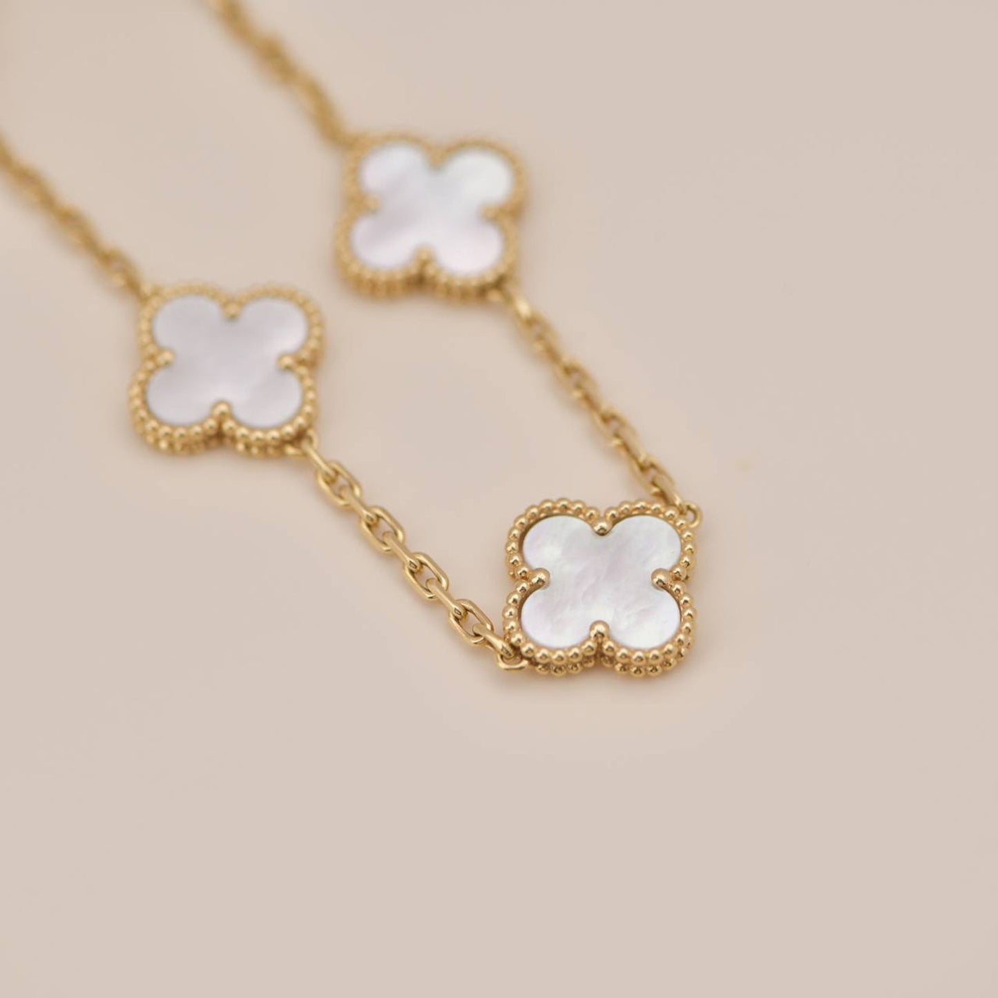 [Royal Jewellery]CLOVER  5 MOTIF WHITE MOP BRACELET