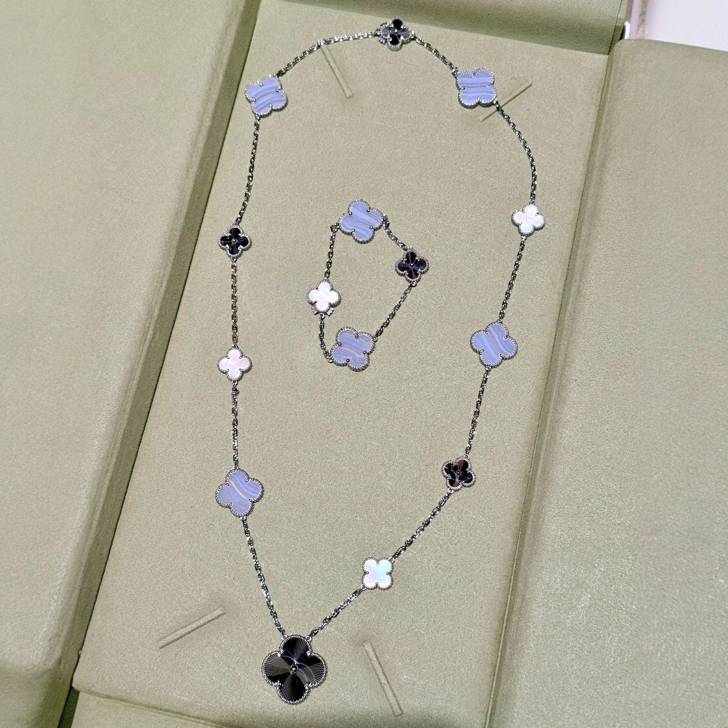 [Royal Jewellery]DETACHABLE CLOVER 15(11+4) FLOWER SILVER NECKLACE SET
