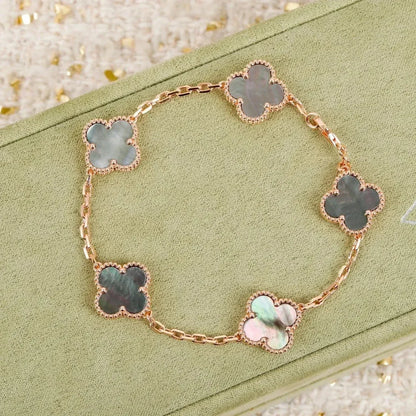 [Royal Jewellery]CLOVER 5 MOTIF GRAY MOP  BRACELET