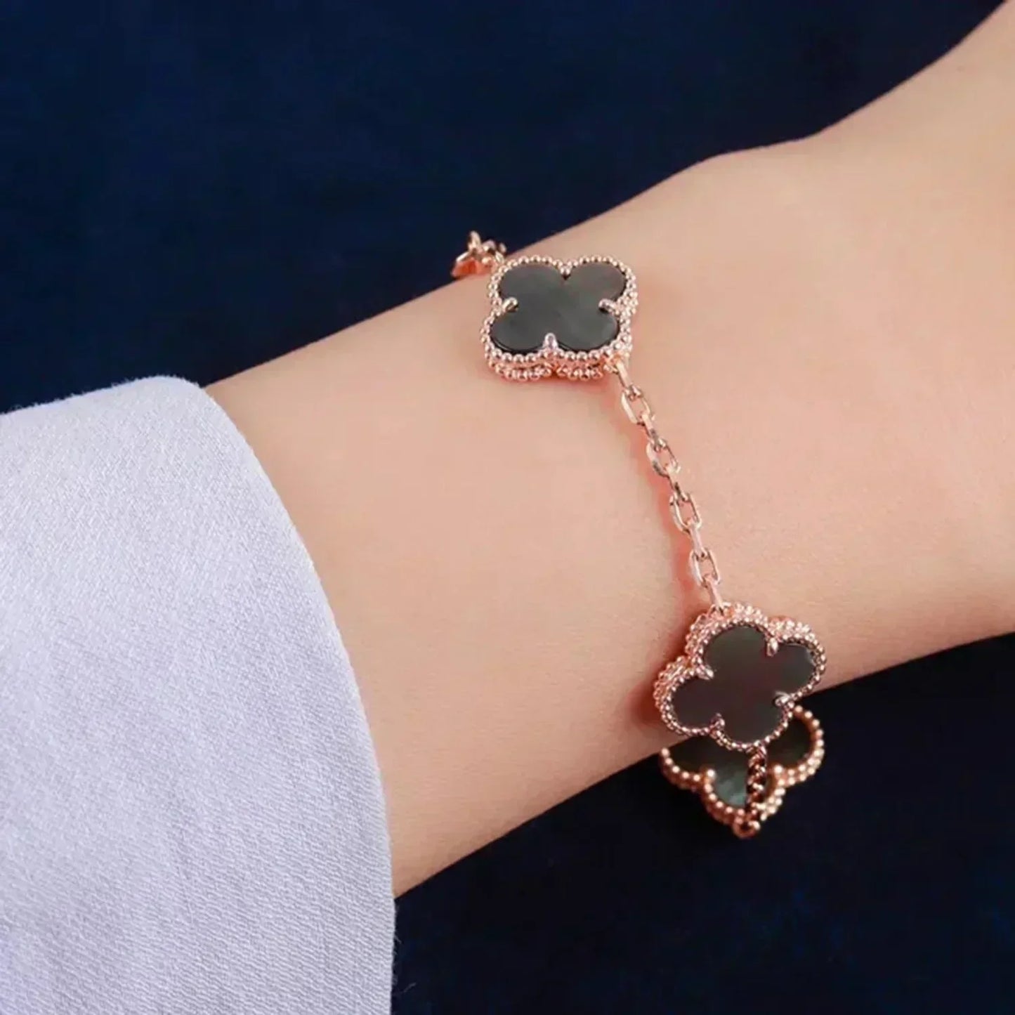 [ROYAL]CLOVER 5 MOTIF GRAY MOP  BRACELET