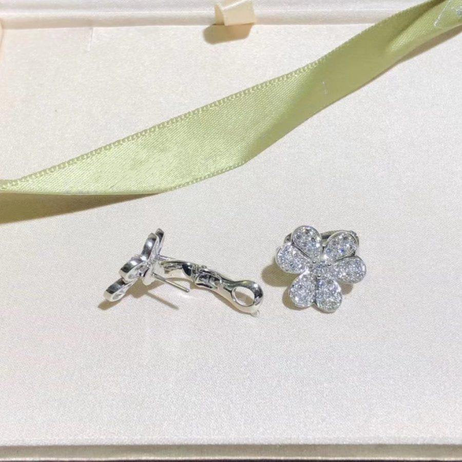 [ROYAL]FRIVOLE SILBERNE OHRRINGE MIT DIAMANTEN UND BLUMEN