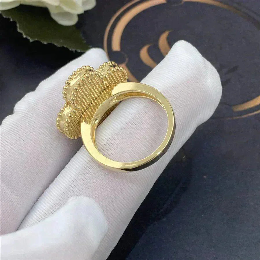 [ROYAL]CLOVER WHITE MOP RING